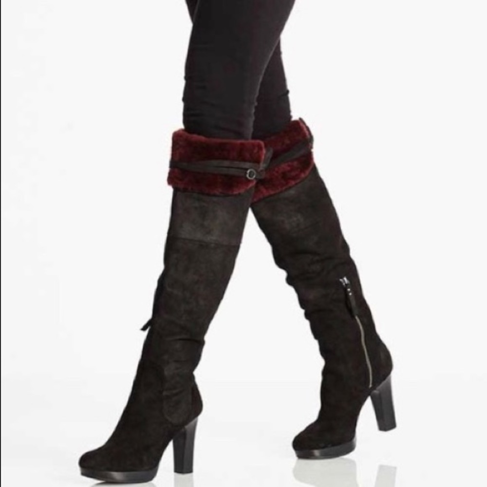 UGG Boots - Picture 2 of 5